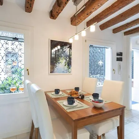 La Casa Piu A Venezia, Con Corte Privata Apartment *